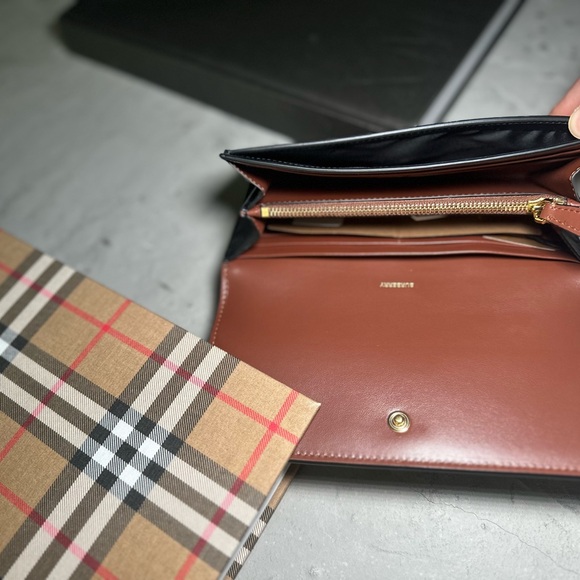 NEW BURBERRY HALTON STRIPED LOGO CONTINENTAL WALLET CLUTCH - Picture 15 of 15